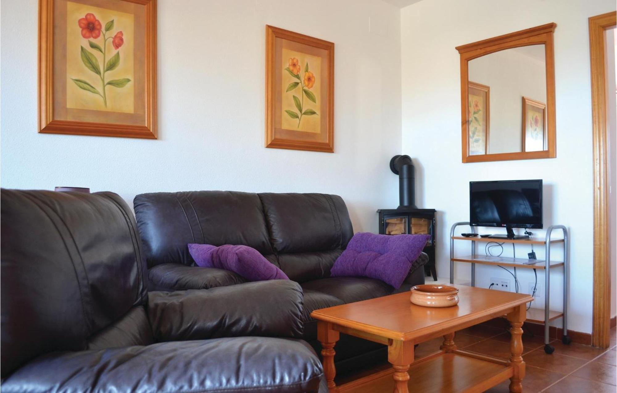 2 Bedroom Awesome Apartment In Vinarós Esterno foto